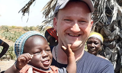 ilustracja aktualności: Student Akademii WSB buduje szkołę dla niewidomych dzieci w Czadzie 