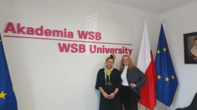 ilustracja aktualności: Indywidualne konsultacje z doktorantami prowadzone przez dr Megan Hopkins z Uniwersytetu Kalifornia San Diego