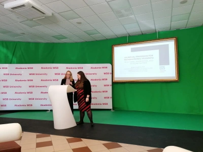 ilustracja aktualności: Wykład dr Megan Hopkins na temat wdrażania program&oacute;w dwujęzycznych w szkołach