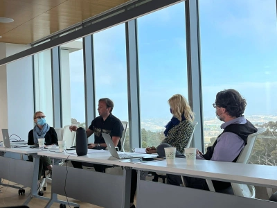 ilustracja aktualności: Wykład dr hab. Macieja Witkowskiego, prof. AWSB dla doktorant&oacute;w Uniwersytetu Kalifornijskiego w San Diego (18 najlepszy uniwersytet na świecie według Listy Szanghajskiej)