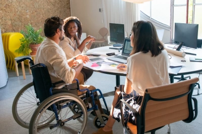 Ilustracja wydarzenia: Debata „Niepełnosprawność a rynek pracy  – jak skutecznie wspierać zatrudnienie osób z niepełnosprawnością?”